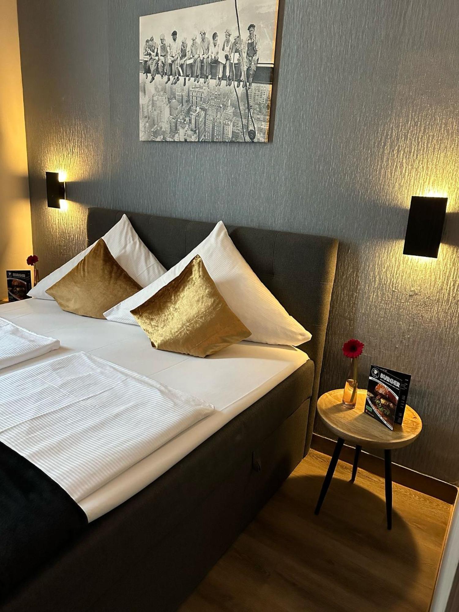 Hotel Restaurant Zum Loewen Duisburg Kültér fotó