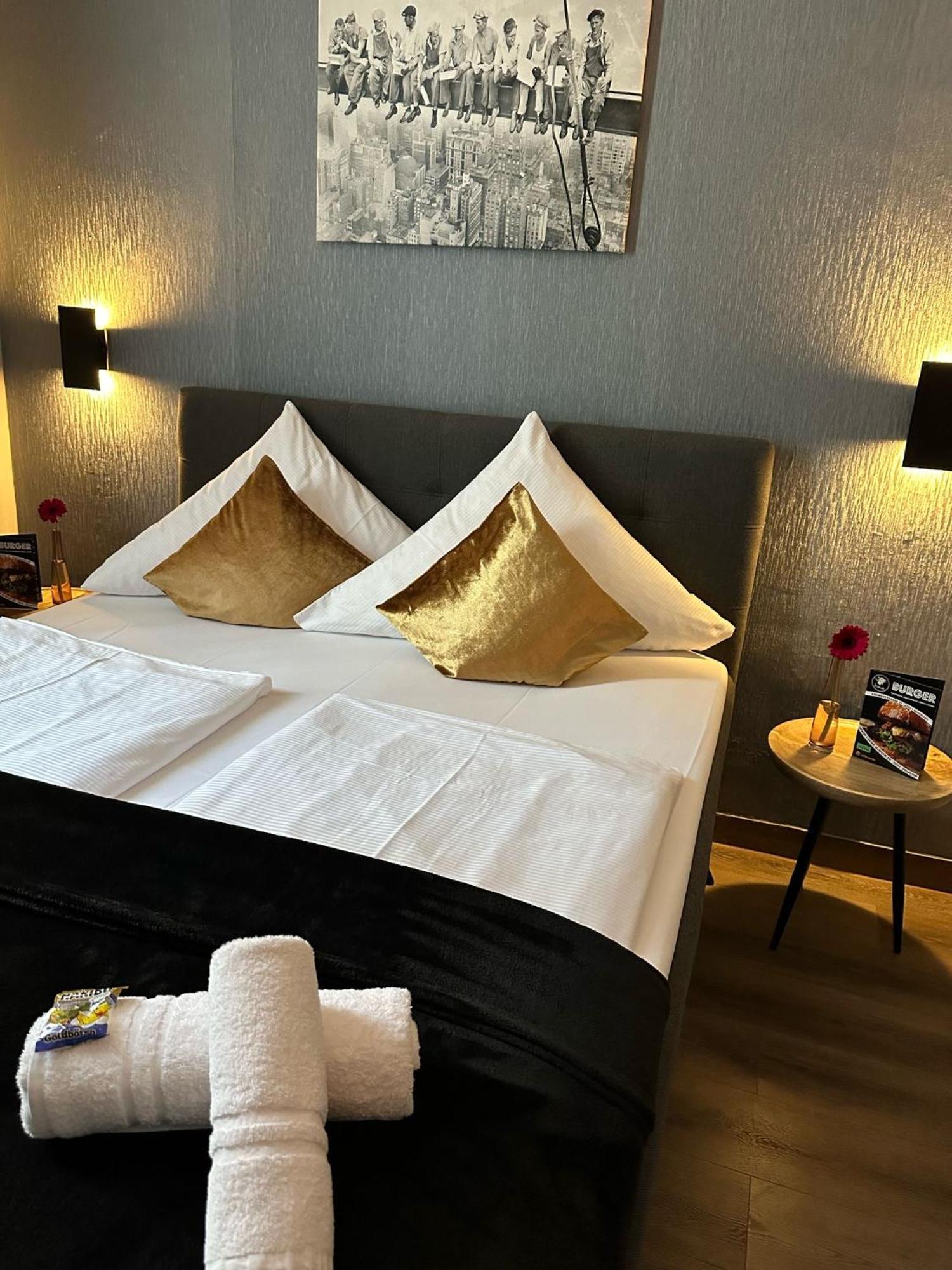 Hotel Restaurant Zum Loewen Duisburg Kültér fotó
