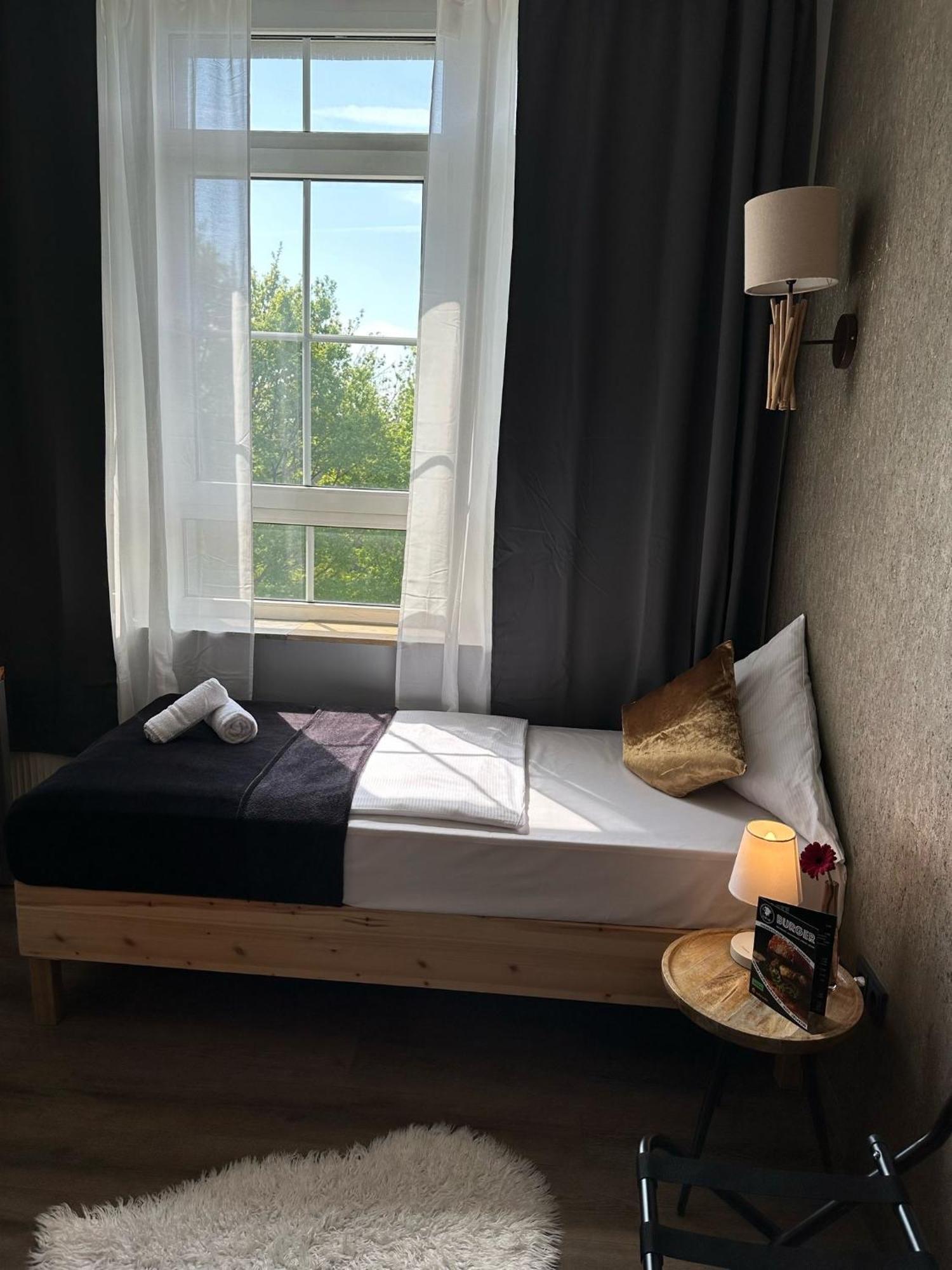 Hotel Restaurant Zum Loewen Duisburg Kültér fotó