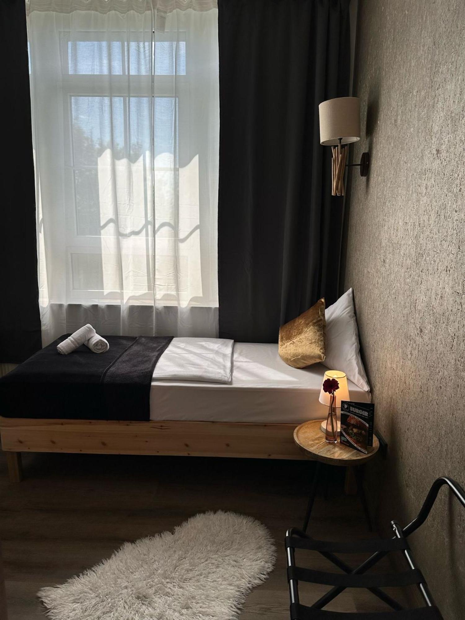 Hotel Restaurant Zum Loewen Duisburg Kültér fotó