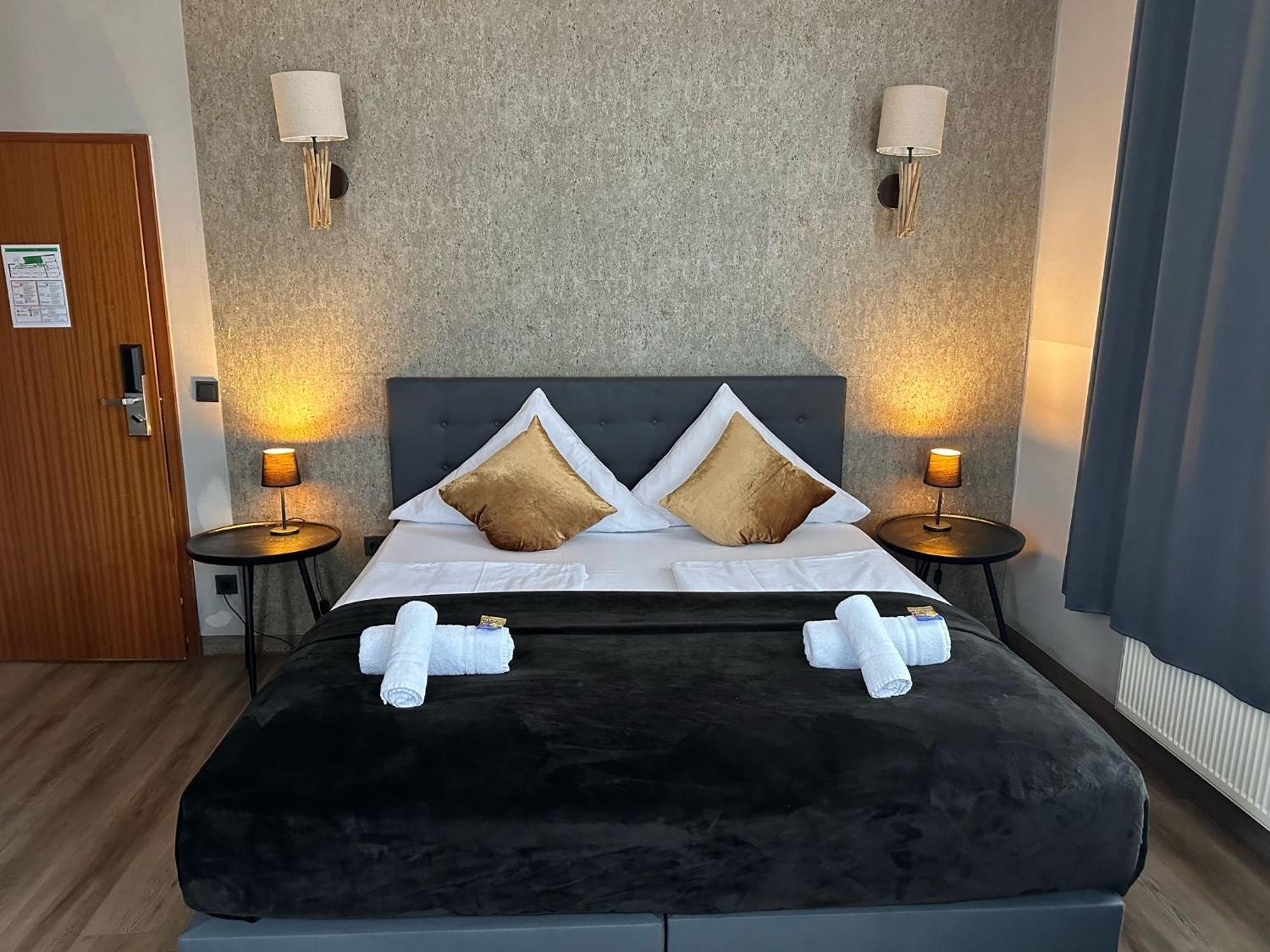 Hotel Restaurant Zum Loewen Duisburg Kültér fotó