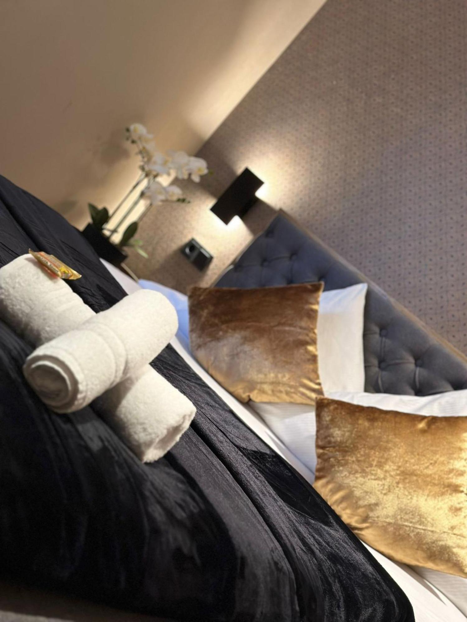 Hotel Restaurant Zum Loewen Duisburg Kültér fotó