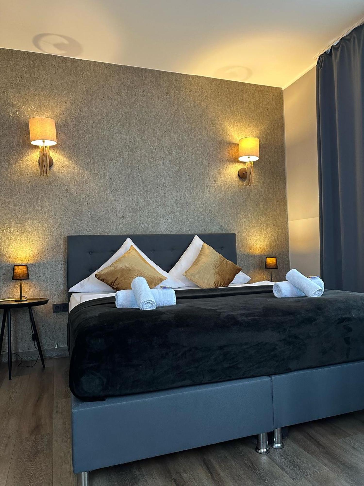 Hotel Restaurant Zum Loewen Duisburg Kültér fotó